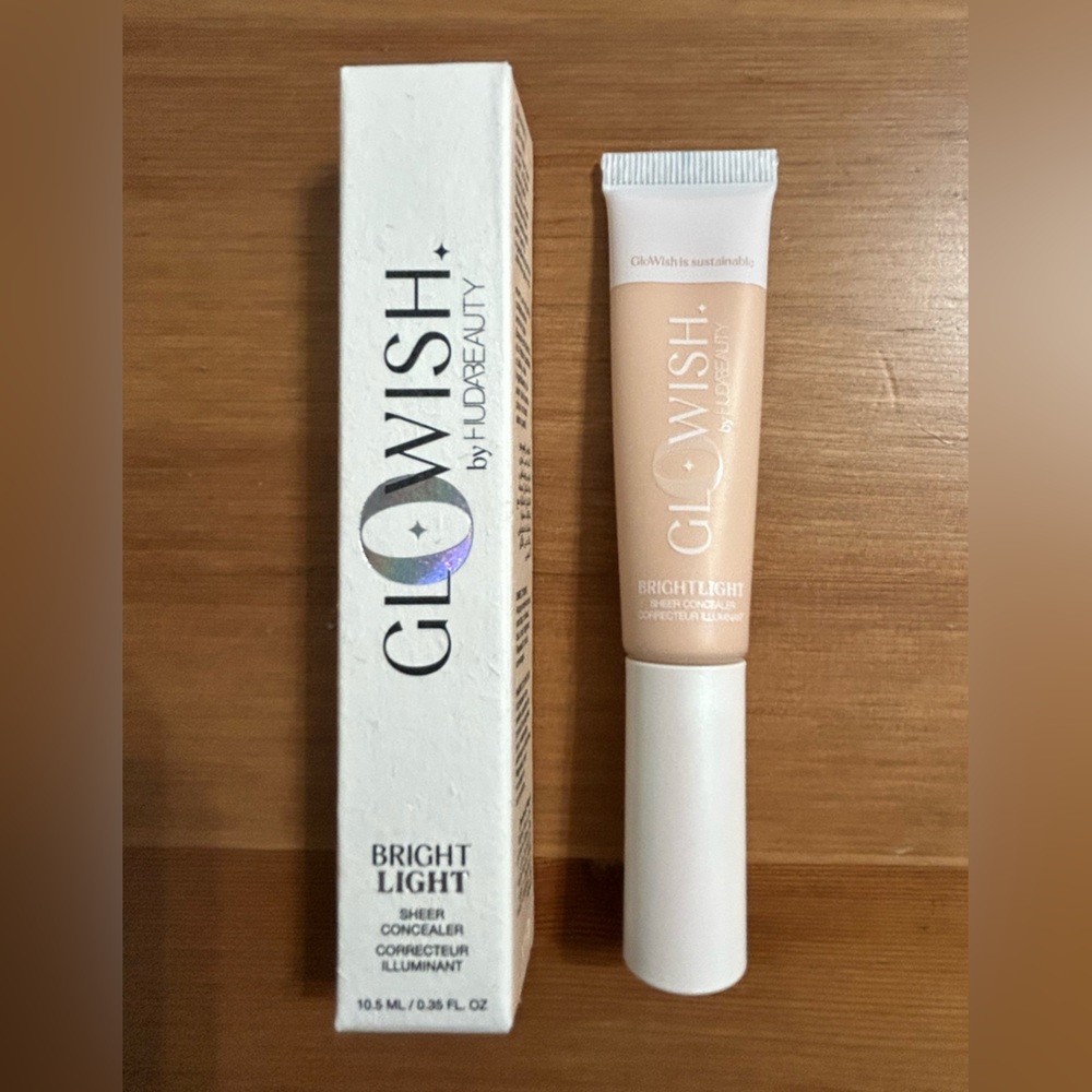 Huda Beauty GloWish Bright Light Hydrating Sheer Vegan Concealer 1.5 fair cool